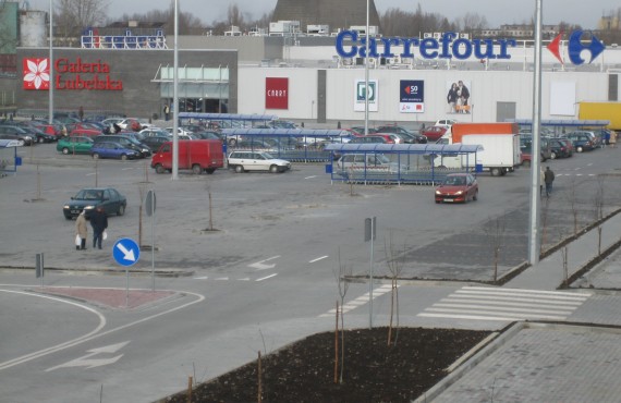 Parking i otoczenie Galerii Handlowej Carrefour w Lublinie